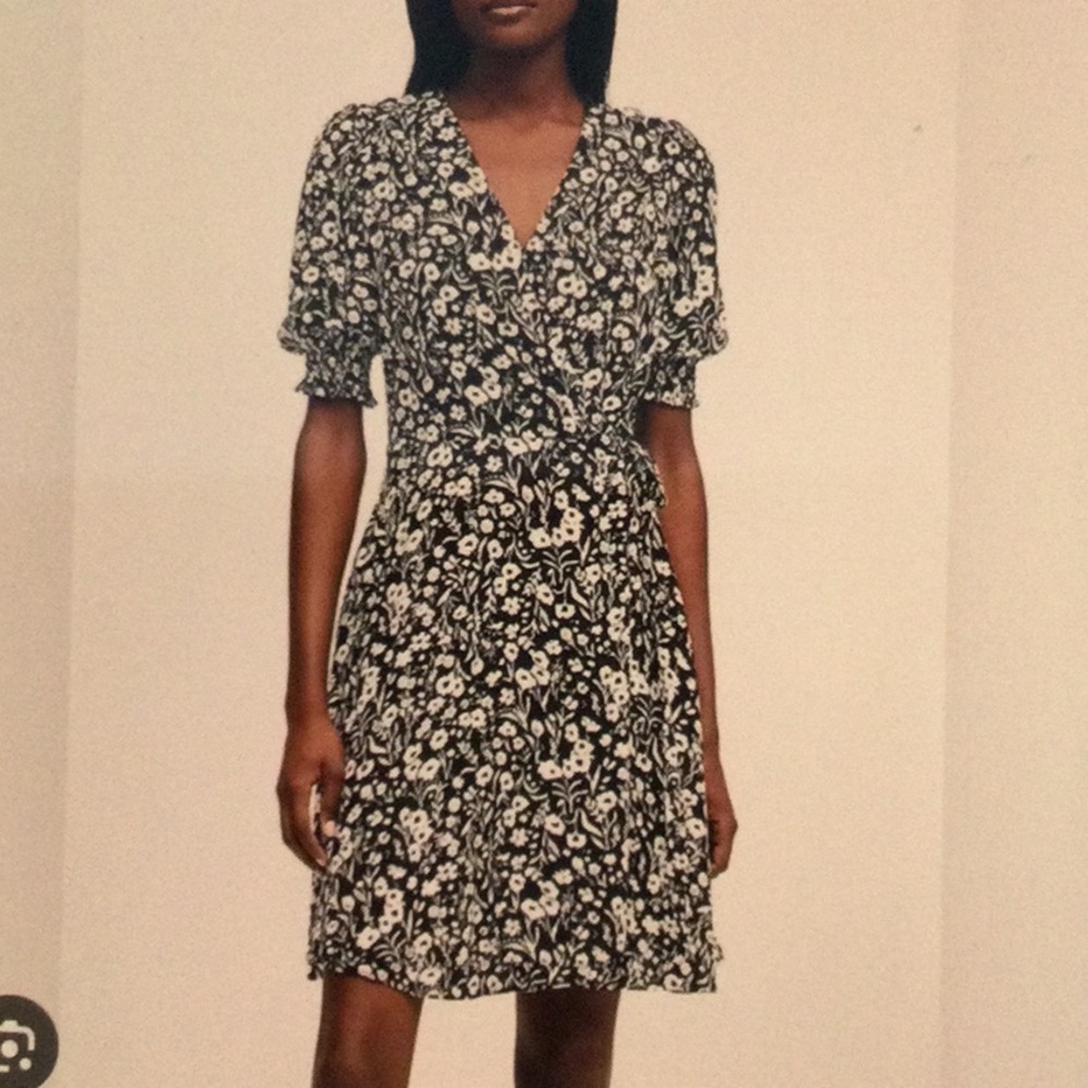 Banana Republic Wrap Dress Mini Size 6 100% Rayon Black White